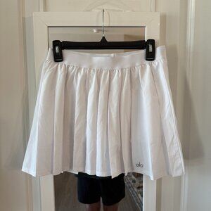 ALO Yoga White Mini Skirt Size Medium Color White